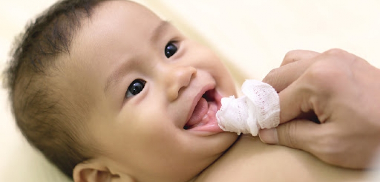 Bebês também exigem cuidados com a saúde bucal