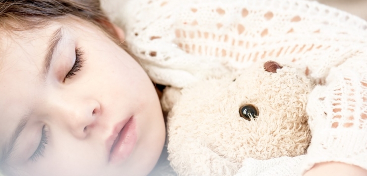 Como manter a rotina de sono das crianças durante as férias?