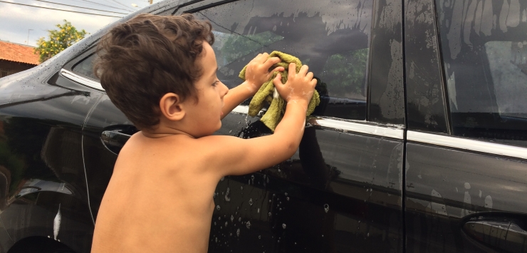 Deixe a criança fazer sozinha!